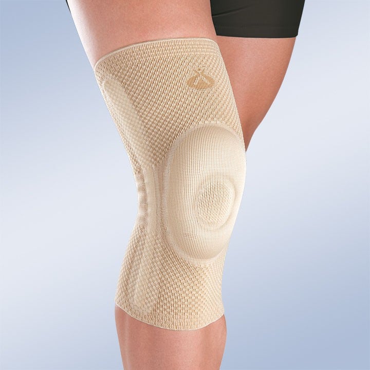 CLOSED PATELLA KNEE BRACE W/SILICONE PAD AND LATERAL FLEXIBLE REINFORCEMENT