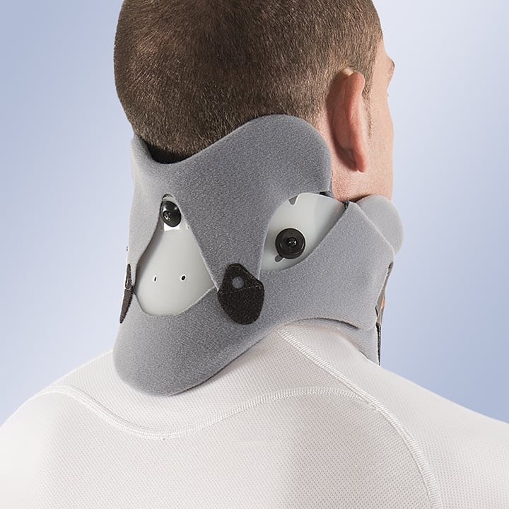 TWO-PIECE CERVICAL COLLAR. RIGID CERVICAL ORTHOSIS WITH OCCIPITAL-MANDIBULAR SUPPORT