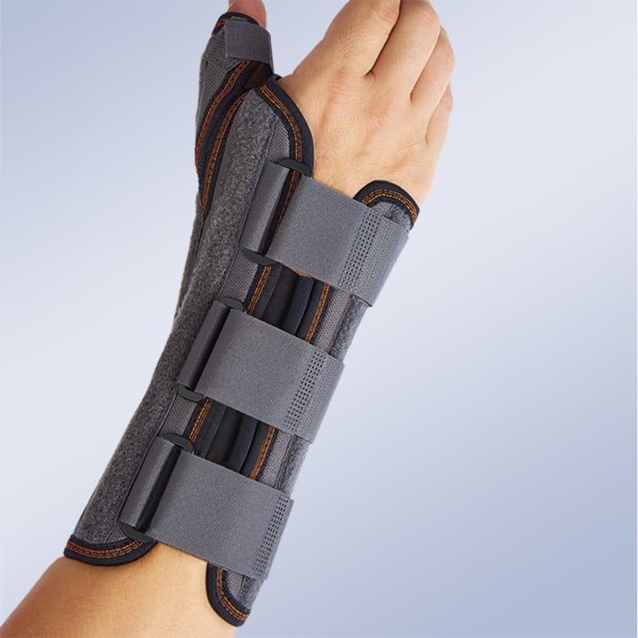 LONG SEMI-RIGID IMMOBILISING WRIST SUPPORT WITH PALMAR AND THUMB SPLINTS